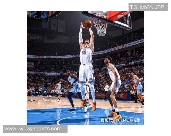 三球半场高效表现砍下23分7篮板4助攻首节独揽15分助力球队奋战